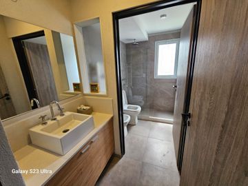 VENTA CASA DIVINA 6 AMB, PILETA, EN SAN MATÍAS