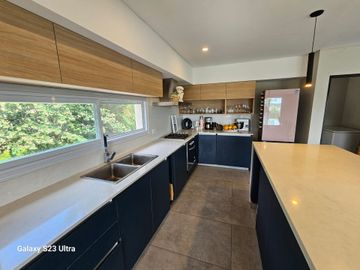 VENTA CASA DIVINA 6 AMB, PILETA, EN SAN MATÍAS