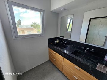 VENTA CASA DIVINA 6 AMB, PILETA, EN SAN MATÍAS