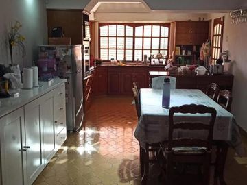 Casa en venta - 4 Dormitorios 3 Baños - Ramos Mejía