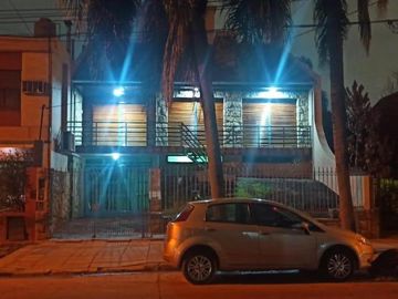 Casa en venta - 4 Dormitorios 3 Baños - Ramos Mejía