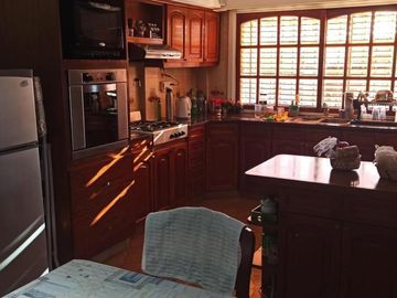 Casa en venta - 4 Dormitorios 3 Baños - Ramos Mejía