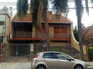 Casa en venta - 4 Dormitorios 3 Baños - Ramos Mejía