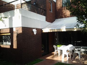 Casa Venta Ramos-Mejia 4 dorm. garage, Apto credito. Tomo depto CABA menor valor
