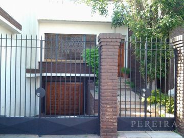Casa Venta Ramos-Mejia 4 dorm. garage, Apto credito. Tomo depto CABA menor valor