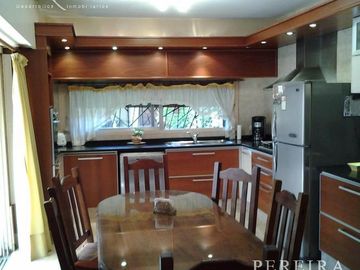 Casa Venta Ramos-Mejia 4 dorm. garage, Apto credito. Tomo depto CABA menor valor