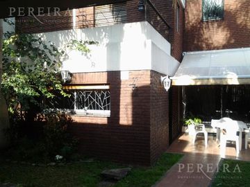 Casa Venta Ramos-Mejia 4 dorm. garage, Apto credito. Tomo depto CABA menor valor