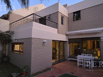 Casa Venta Ramos-Mejia 4 dorm. garage, Apto credito. Tomo depto CABA menor valor