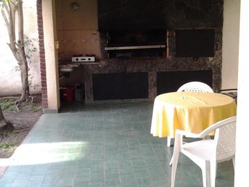 Casa Venta Ramos-Mejia 4 dorm. garage, Apto credito. Tomo depto CABA menor valor