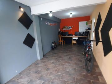 Casa en venta - 4 Dormitorios 2 Baños - Cochera - 187Mts2 - 9 De Julio