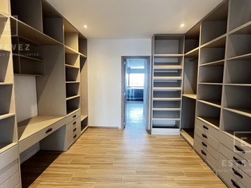 Casa a la laguna en venta, 5 dormitorios, dependencia, Barrio Cerrado PUERTOS, Escobar