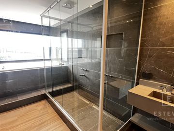 Casa a la laguna en venta, 5 dormitorios, dependencia, Barrio Cerrado PUERTOS, Escobar