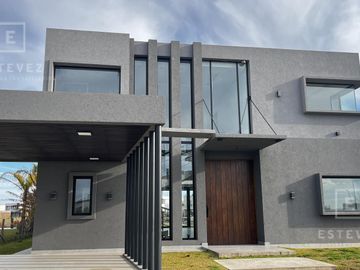 Casa a la laguna en venta, 5 dormitorios, dependencia, Barrio Cerrado PUERTOS, Escobar
