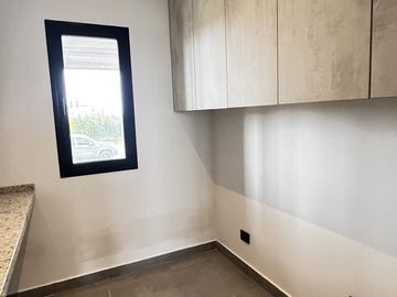 Casa a la laguna en venta, 5 dormitorios, dependencia, Barrio Cerrado PUERTOS, Escobar