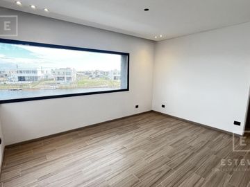 Casa a la laguna en venta, 5 dormitorios, dependencia, Barrio Cerrado PUERTOS, Escobar