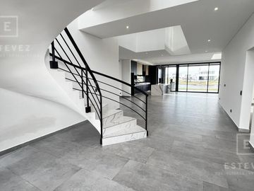 Casa a la laguna en venta, 5 dormitorios, dependencia, Barrio Cerrado PUERTOS, Escobar