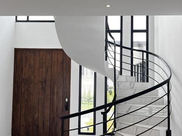 Casa a la laguna en venta, 5 dormitorios, dependencia, Barrio Cerrado PUERTOS, Escobar