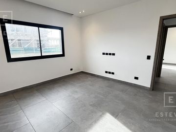 Casa a la laguna en venta, 5 dormitorios, dependencia, Barrio Cerrado PUERTOS, Escobar