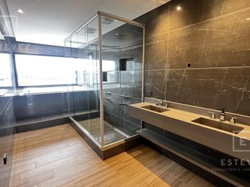 Casa a la laguna en venta, 5 dormitorios, dependencia, Barrio Cerrado PUERTOS, Escobar