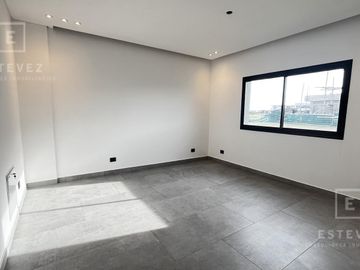 Casa a la laguna en venta, 5 dormitorios, dependencia, Barrio Cerrado PUERTOS, Escobar