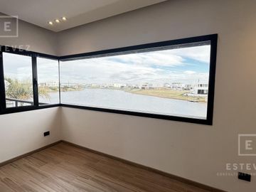 Casa a la laguna en venta, 5 dormitorios, dependencia, Barrio Cerrado PUERTOS, Escobar