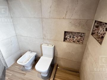 Casa a la laguna en venta, 5 dormitorios, dependencia, Barrio Cerrado PUERTOS, Escobar