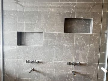Casa a la laguna en venta, 5 dormitorios, dependencia, Barrio Cerrado PUERTOS, Escobar