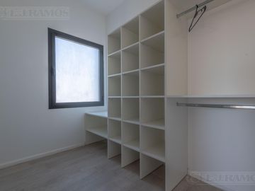 Casa en Venta con renta a la Laguna Barrio Islas El Canton A Estrenar