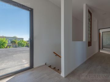 Casa en Venta con renta a la Laguna Barrio Islas El Canton A Estrenar