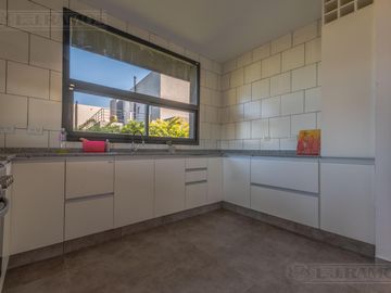 Casa en Venta con renta a la Laguna Barrio Islas El Canton A Estrenar