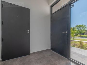 Casa en Venta con renta a la Laguna Barrio Islas El Canton A Estrenar