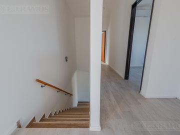Casa en Venta con renta a la Laguna Barrio Islas El Canton A Estrenar