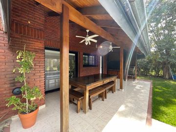 Impecable casa en venta con vista al golf en el CC Larena . NUEVO PRECIO!
