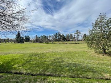 Impecable casa en venta con vista al golf en el CC Larena . NUEVO PRECIO!