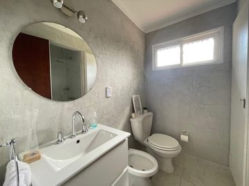 Impecable casa en venta con vista al golf en el CC Larena . NUEVO PRECIO!