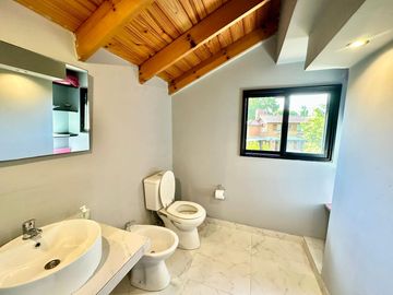 Impecable casa en venta con vista al golf en el CC Larena . NUEVO PRECIO!