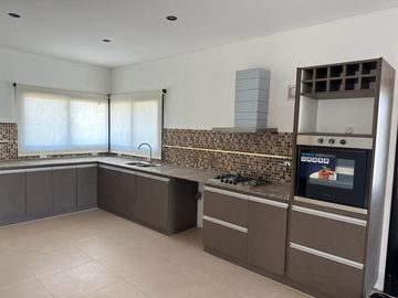 PROPIEDAD EN VENTA 4Amb -  EN BARRIO PRIVADO CRUZ DEL SUR