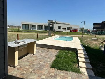PROPIEDAD EN VENTA 4Amb -  EN BARRIO PRIVADO CRUZ DEL SUR