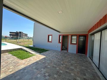 PROPIEDAD EN VENTA 4Amb -  EN BARRIO PRIVADO CRUZ DEL SUR