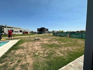 PROPIEDAD EN VENTA 4Amb -  EN BARRIO PRIVADO CRUZ DEL SUR