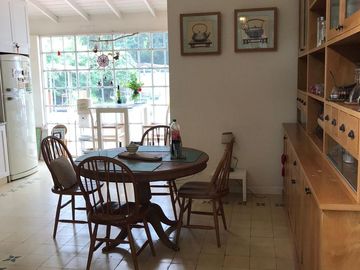 Casa sobre gran terreno con mucho potencial IDEAL INVERSOR MB
