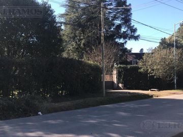 Casa sobre gran terreno con mucho potencial IDEAL INVERSOR MB