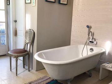 Casa sobre gran terreno con mucho potencial IDEAL INVERSOR MB