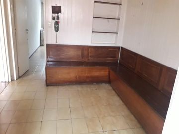 Chalet 4 dormitorios, jardín/patio, garage. Próx Av. Maipú. - Olivos