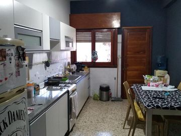 PH en venta - 3 dormitorios 1 baño - 148mts2 - Quilmes