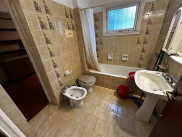Venta Chalet de 7 ambientes ideal profesional o comercial, Guemes Mar del Plata