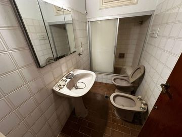 Venta Chalet de 7 ambientes ideal profesional o comercial, Guemes Mar del Plata
