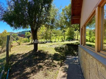 Casa en venta en el encantador Callejón de GINGIN, San Martín de los Andes, Patagonia Argentina.