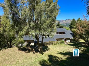 Casa en venta en el encantador Callejón de GINGIN, San Martín de los Andes, Patagonia Argentina.