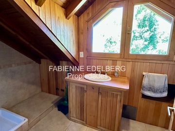 Casa en venta en el encantador Callejón de GINGIN, San Martín de los Andes, Patagonia Argentina.